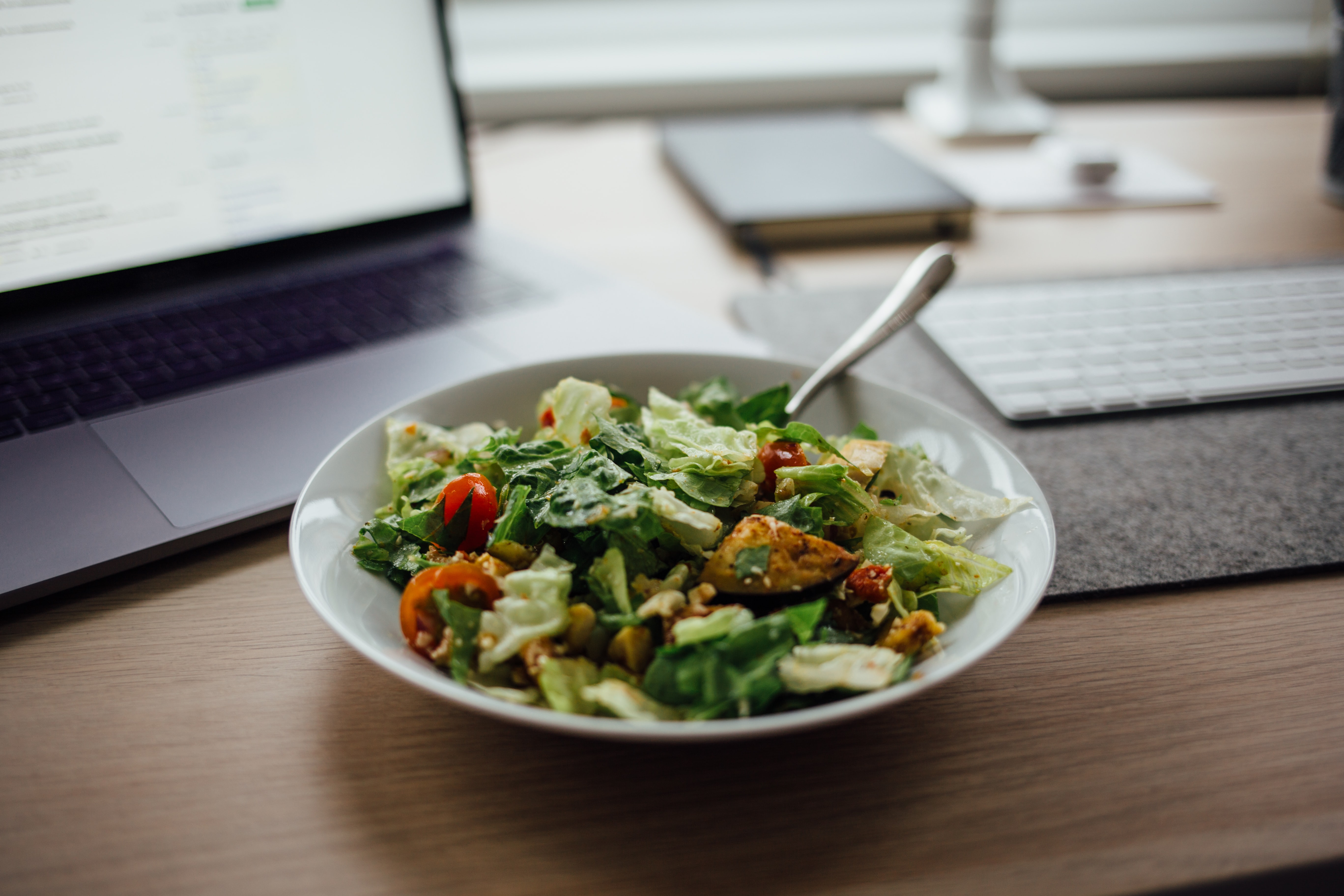 How to Regenerate Your Salad from Food Scraps